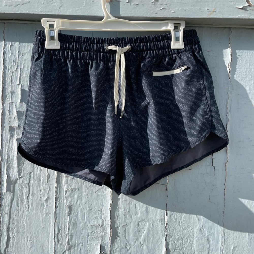 Vuori Clementine 2.0 Shorts Azure Dashed Lines